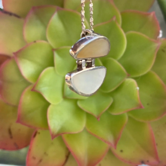 Sterling and Pearl double crescent pendant necklace - Picture 8 of 8